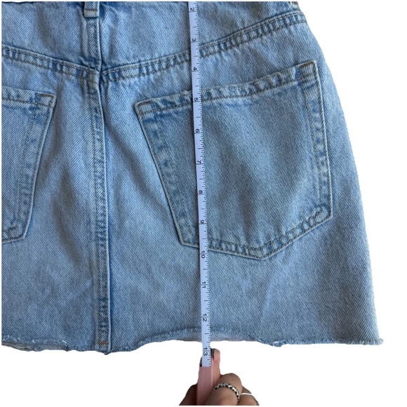 Women’s Garage Classic Light wash Distressed Denim Short Mini Skirt, Size XS Y2K - Picture 5 of 7